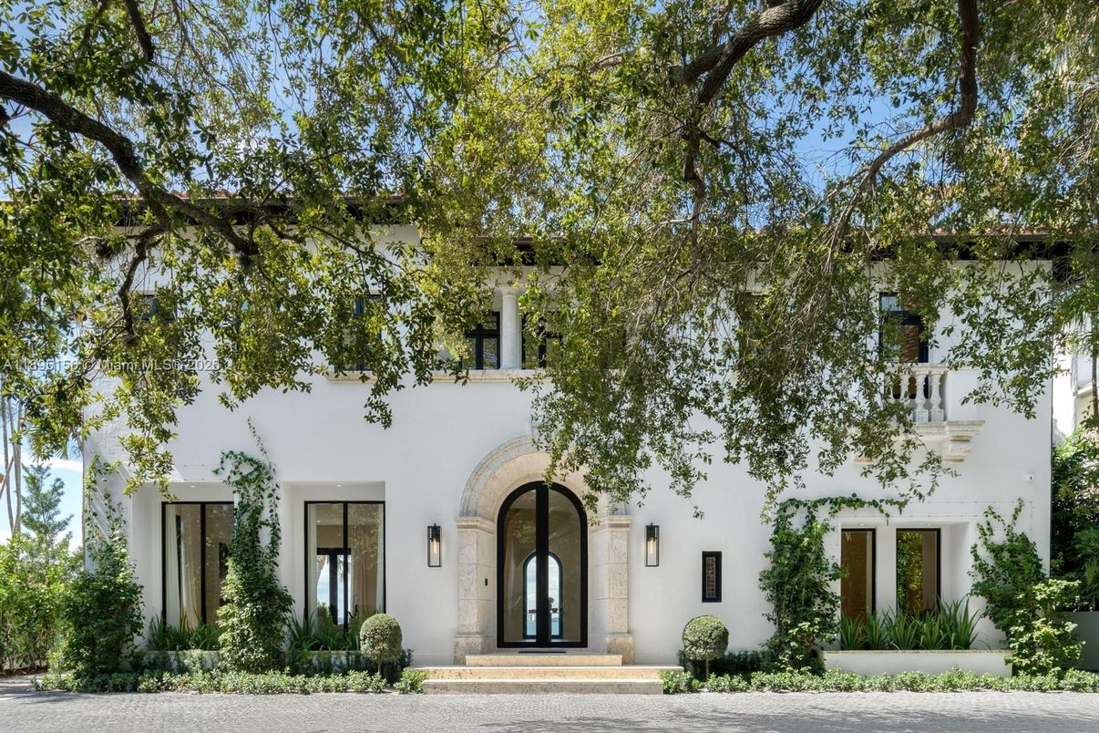 Exterior, Facade, Spanish Mediterranean