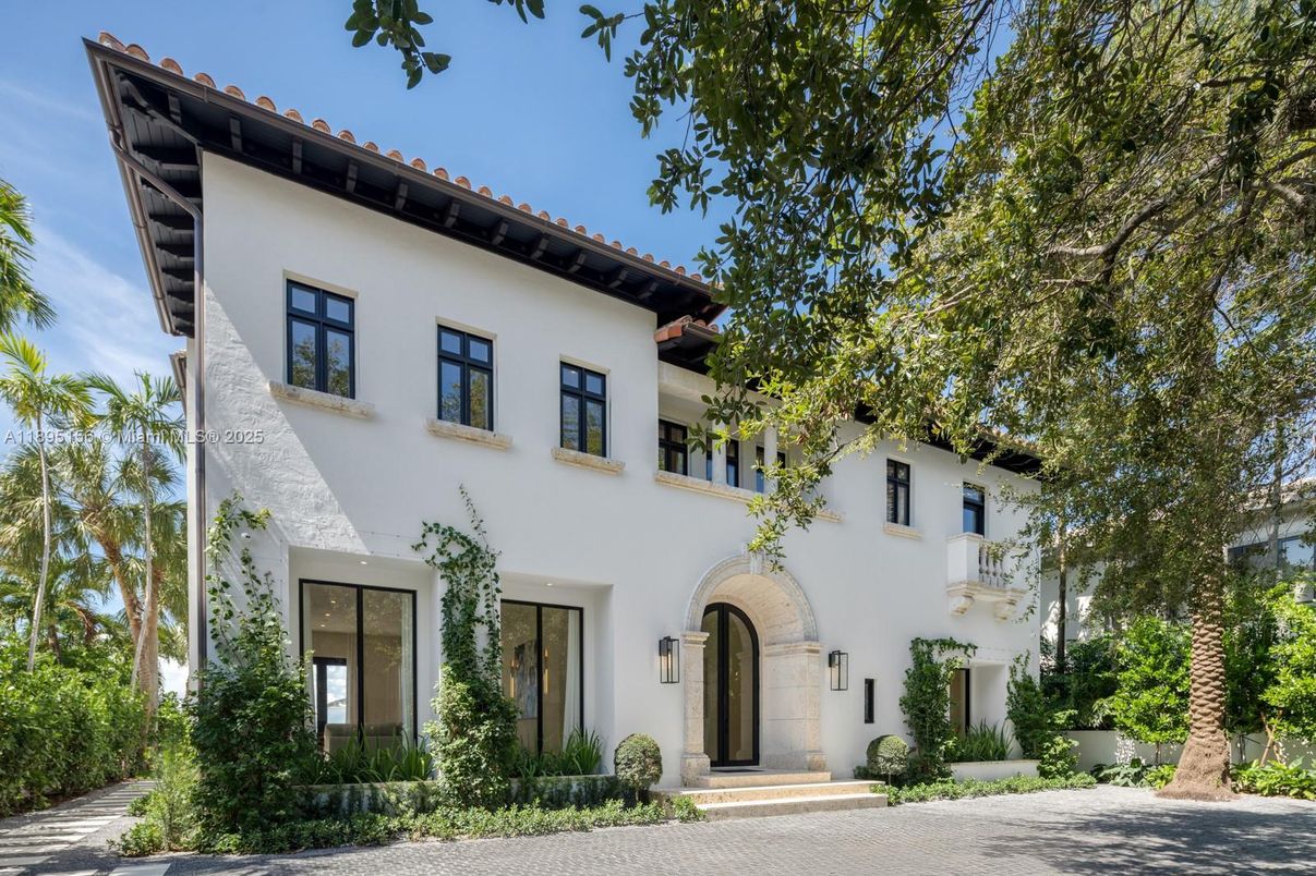 Exterior, Facade, Spanish Mediterranean