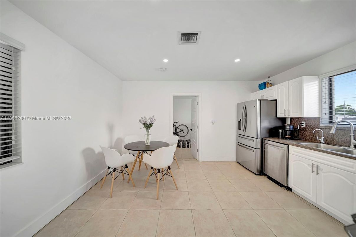 Dining room, Interior, Kitchen, Recessed Lighting