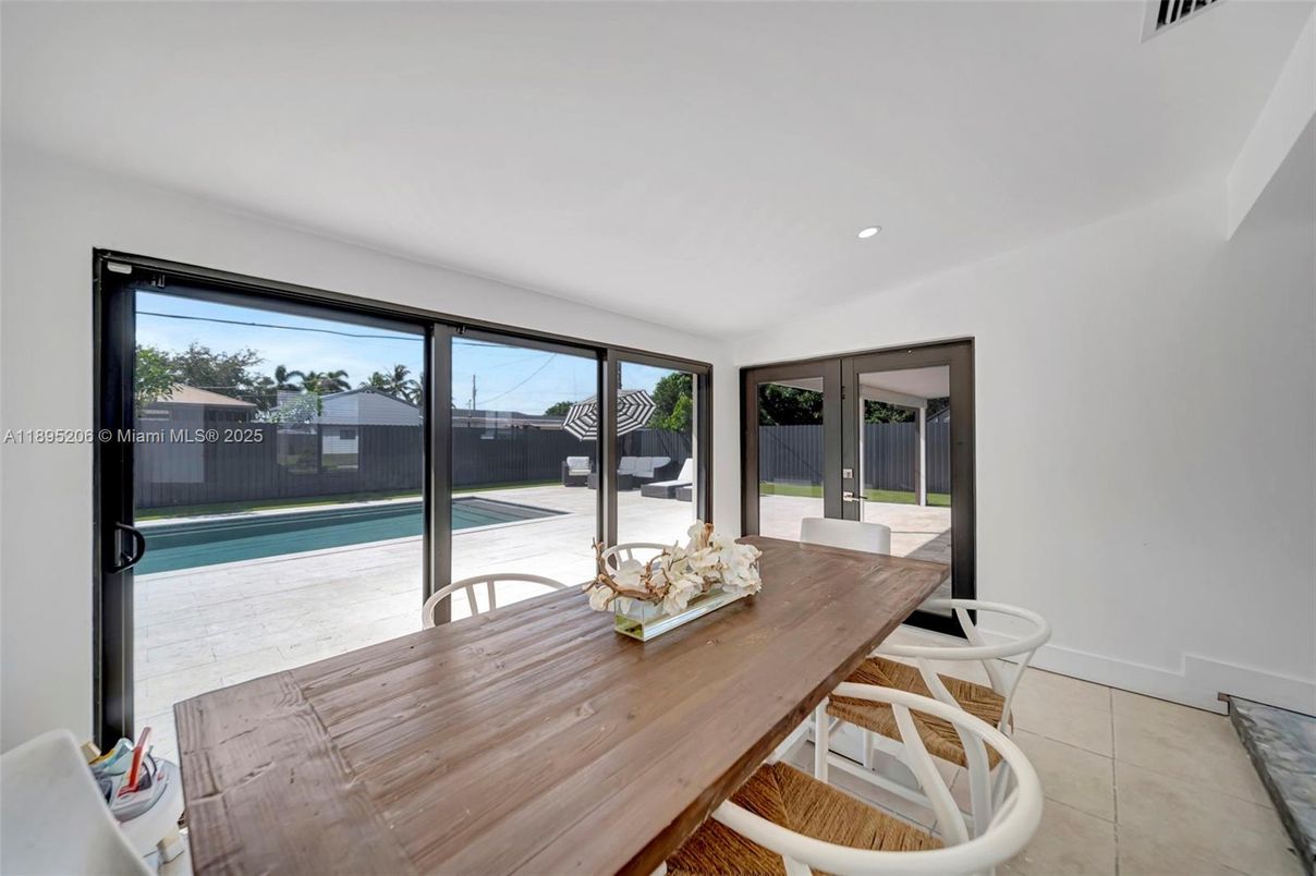 Dining room, Interior, Recessed Lighting