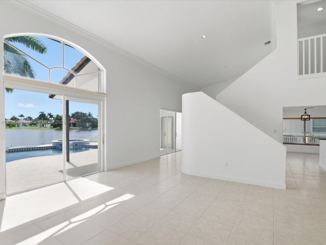 Empty room, Interior, Recessed Lighting, Water