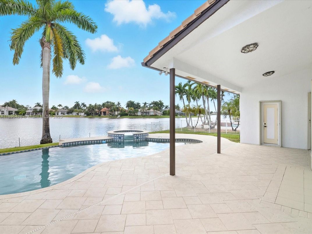 Exterior, Pool, Water