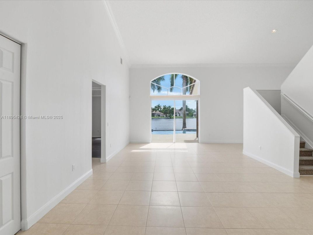 Empty room, Interior, Recessed Lighting, Water