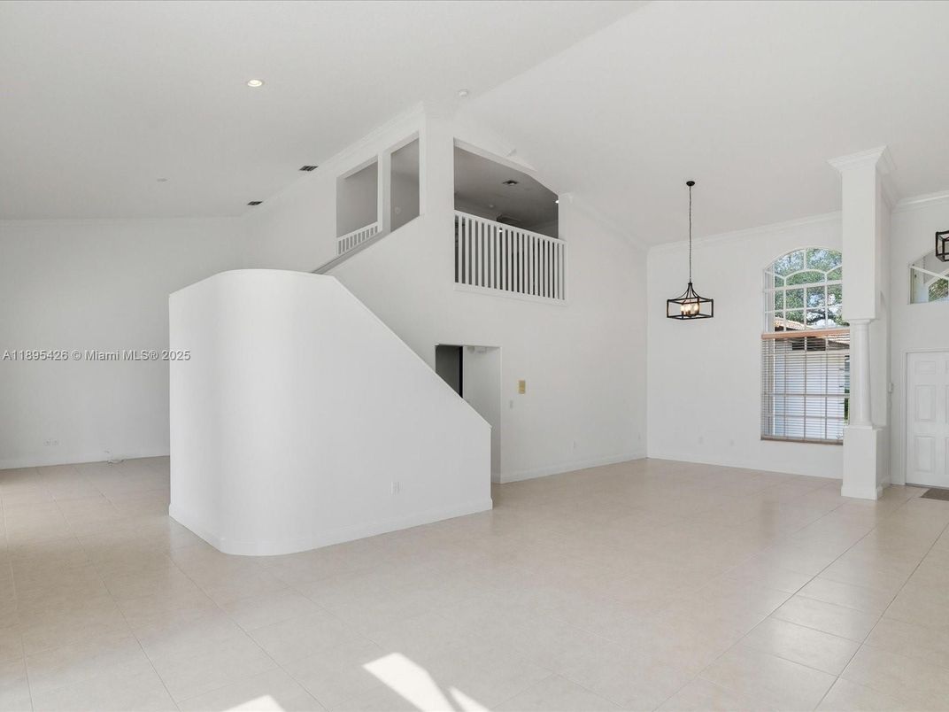 Empty room, Interior, Pendant Lights, Recessed Lighting