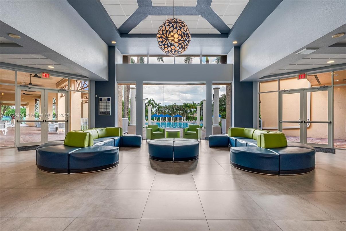 Interior, Living room, Pendant Lights, Recessed Lighting