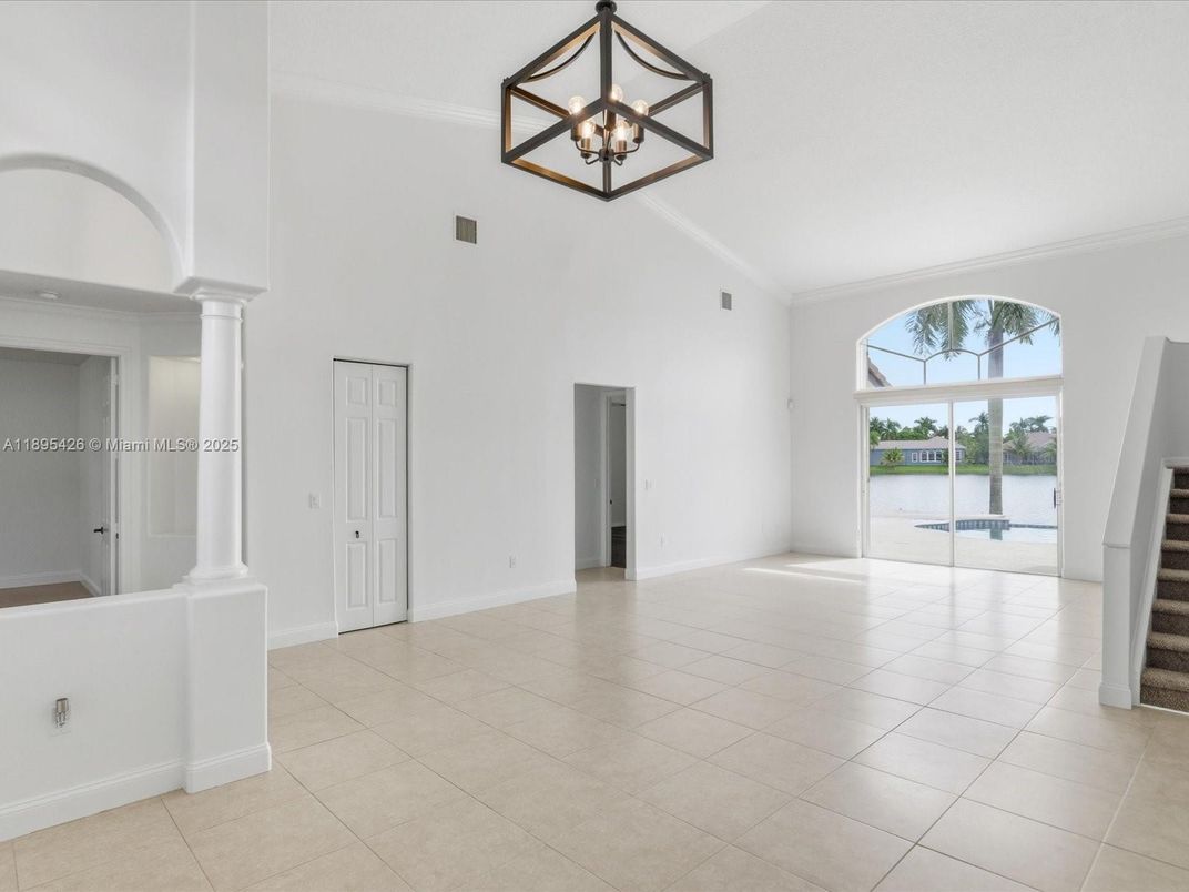 Empty room, Interior, Pendant Lights, Water