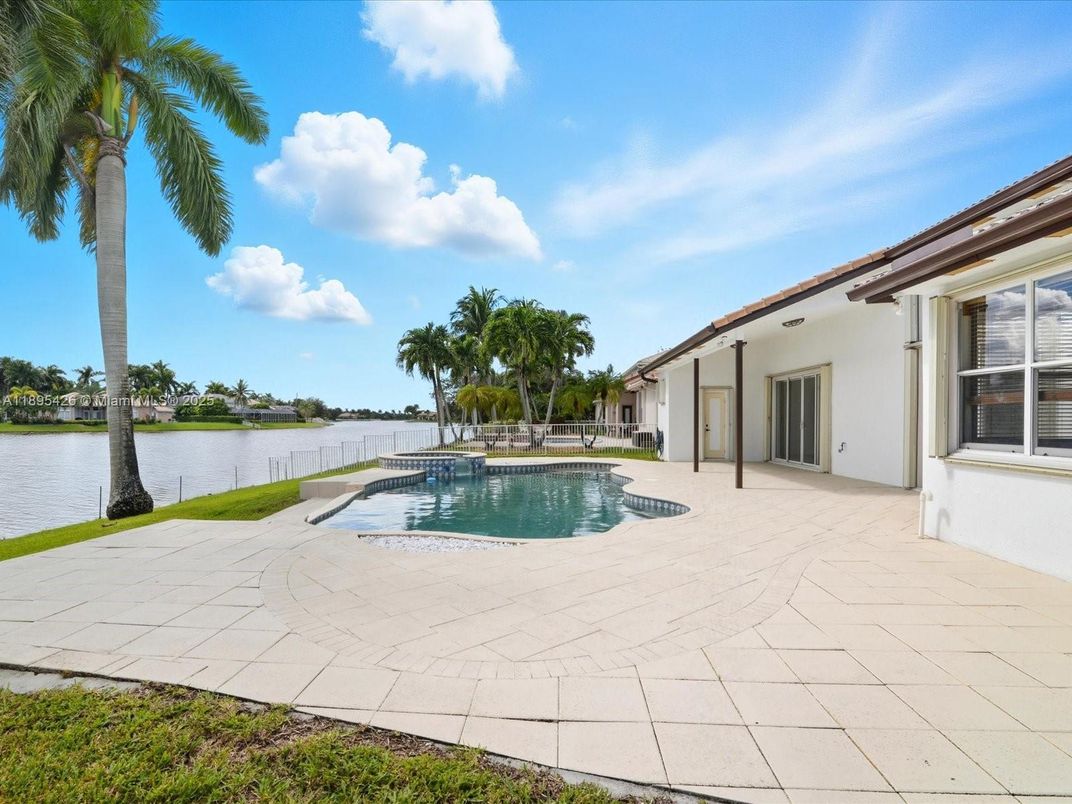 Exterior, Pool, Water