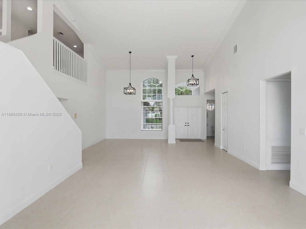 Empty room, Interior, Pendant Lights