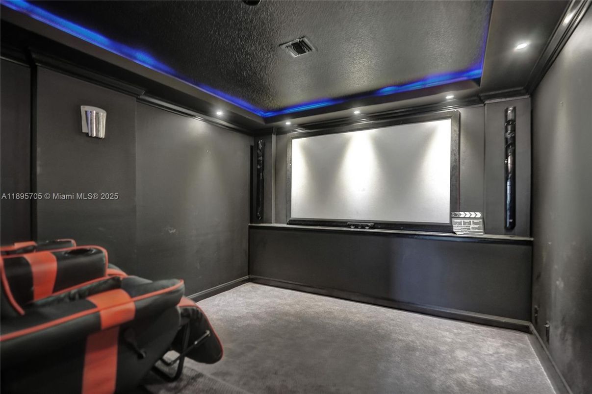 Interior, Projection Screen, Recessed Lighting, Theatre Room