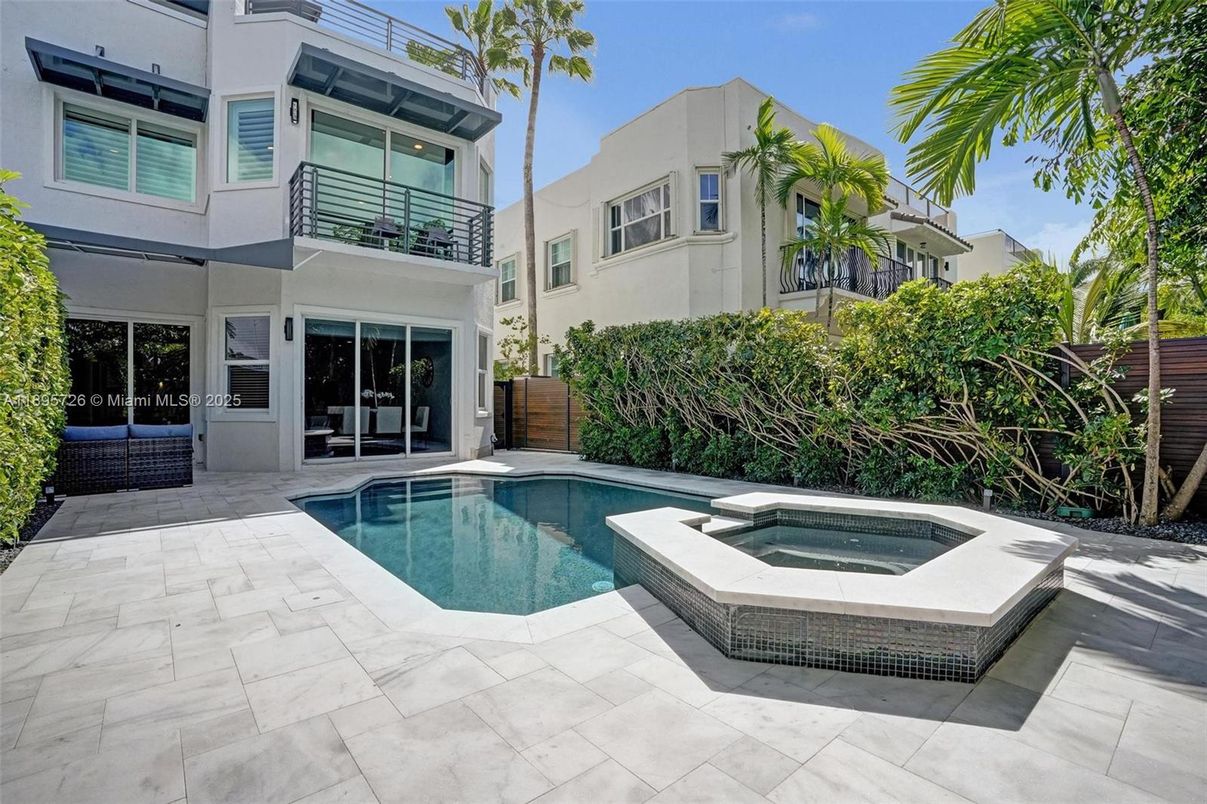 Exterior, Pool