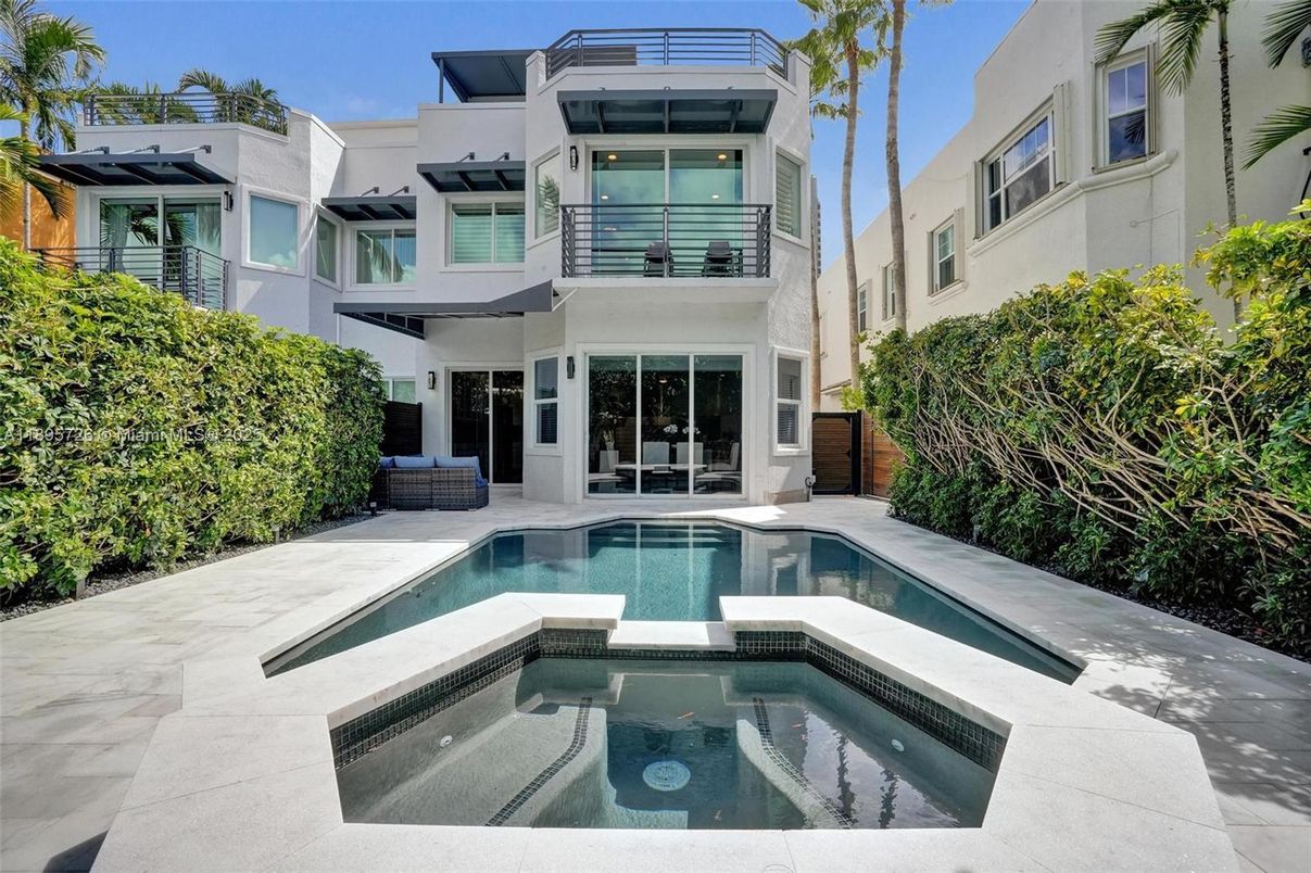 Exterior, Pool