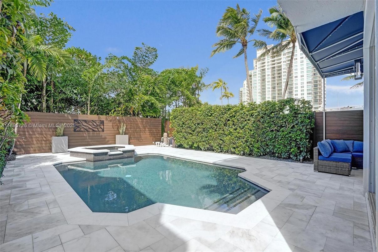 Exterior, Pool