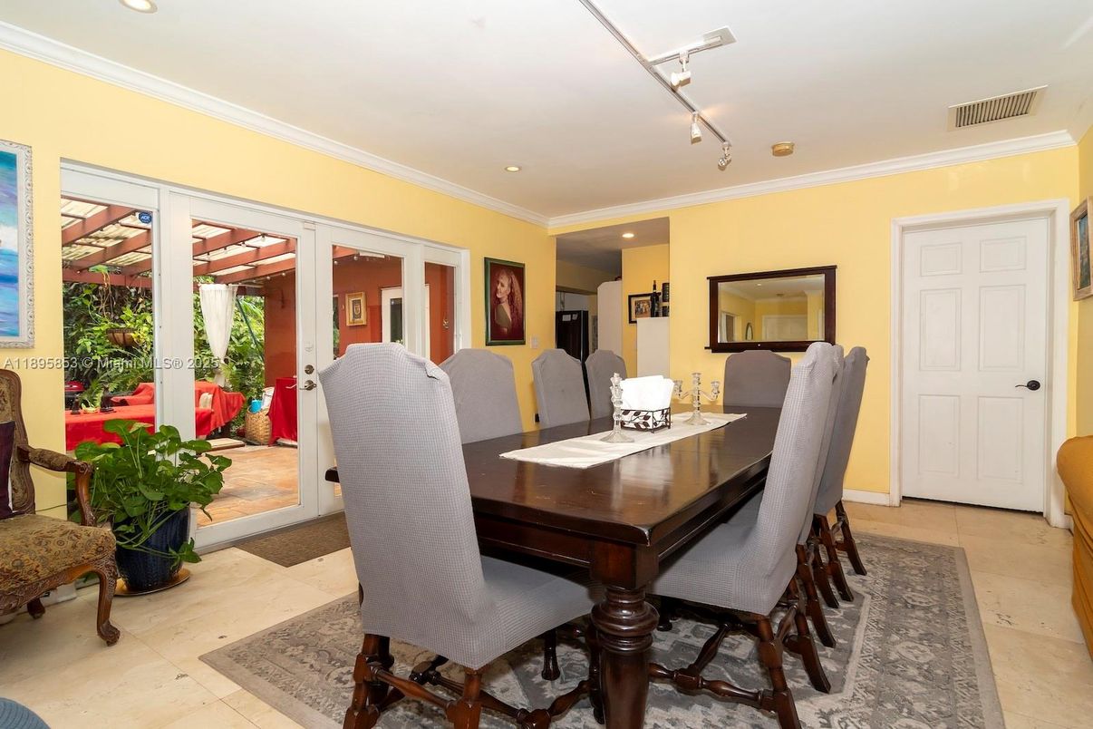 Dining room, Interior, Recessed Lighting
