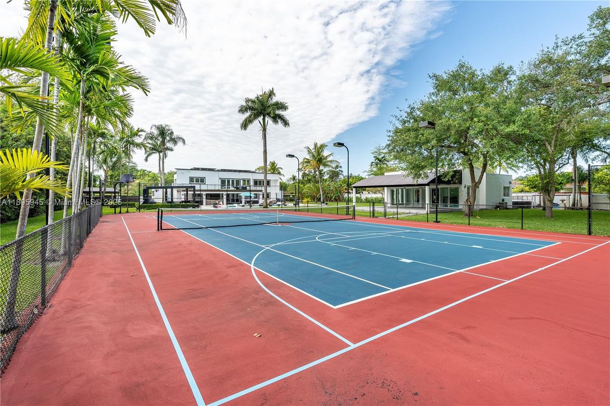 Exterior, Tennis Courts