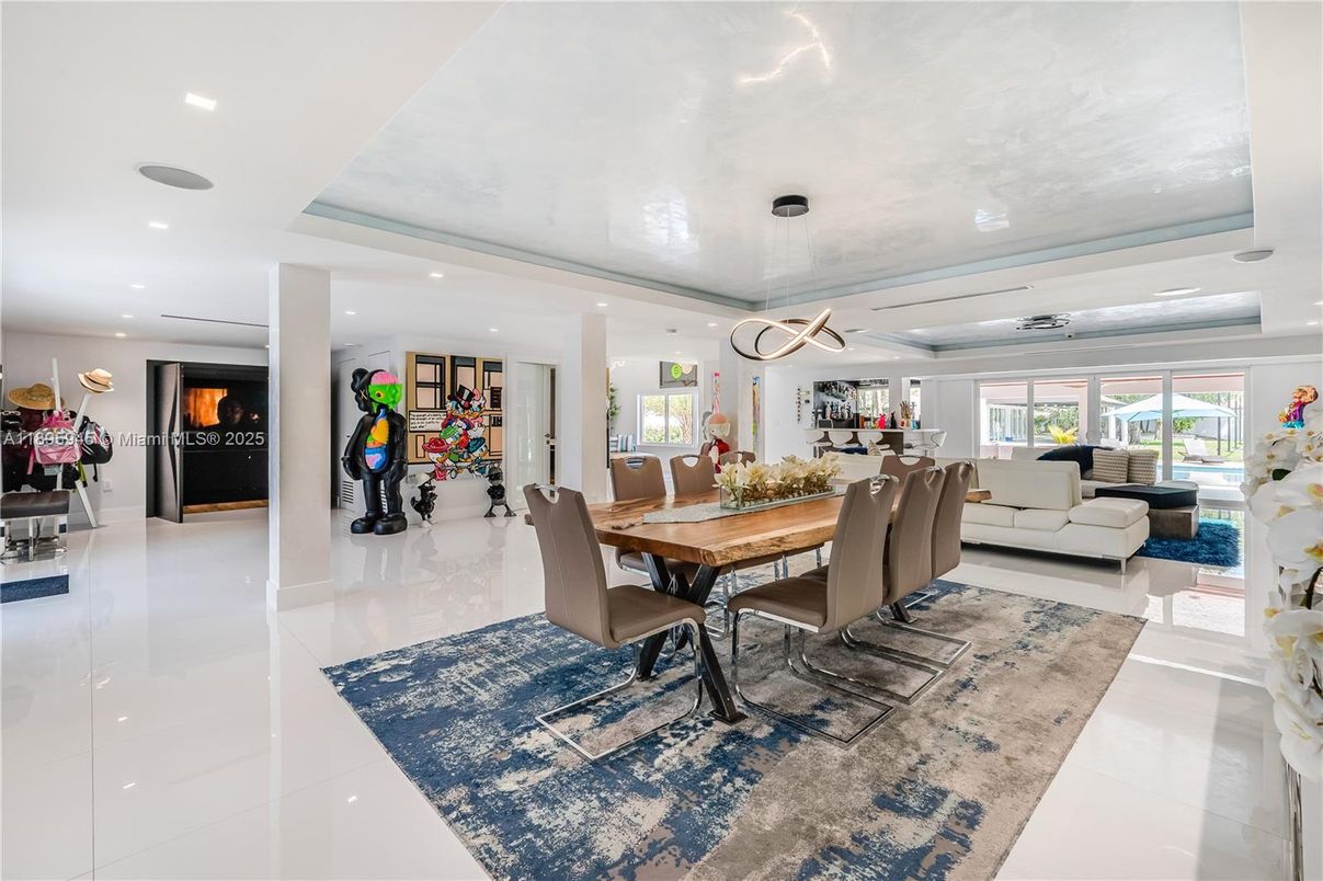 Dining room, Interior, Living room, Pendant Lights, Recessed Lighting