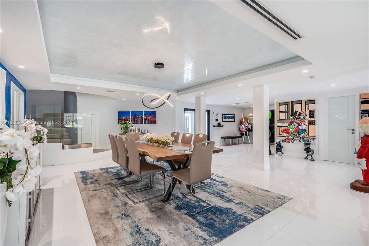 Dining room, Interior, Pendant Lights, Recessed Lighting