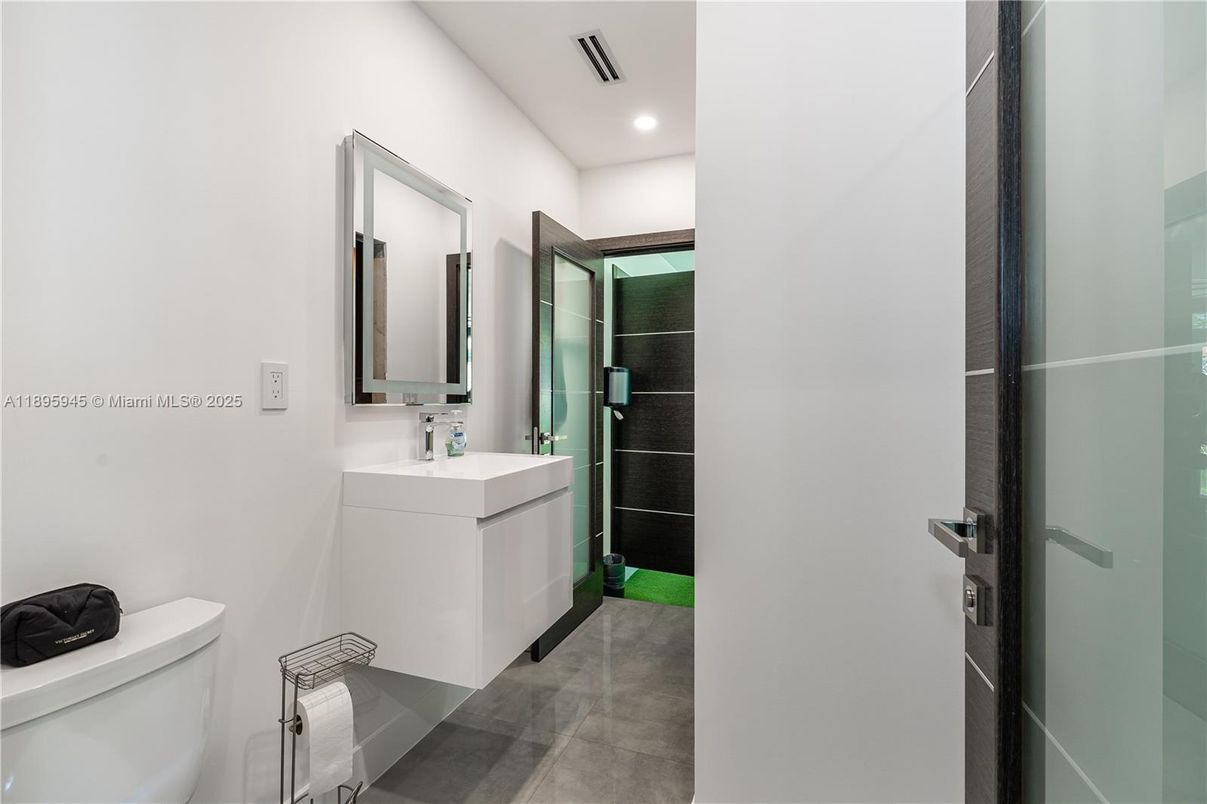 Bathroom, Interior, Recessed Lighting
