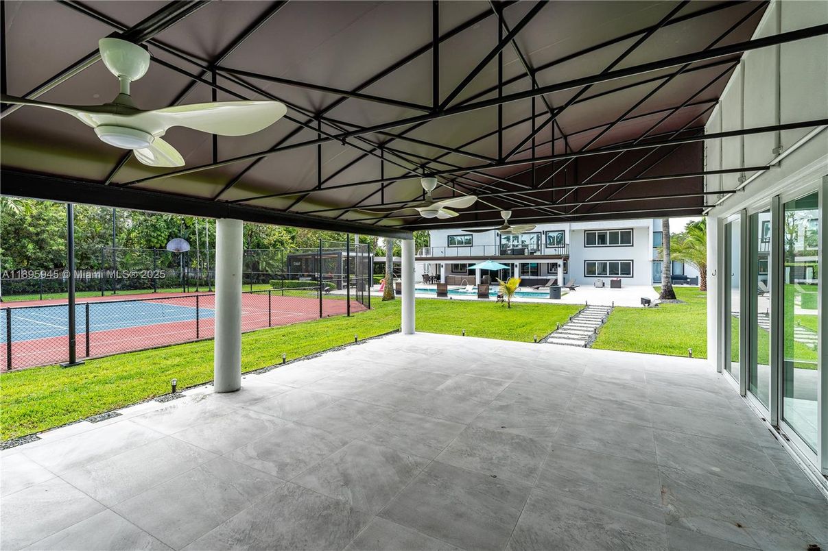 Exterior, Tennis Courts