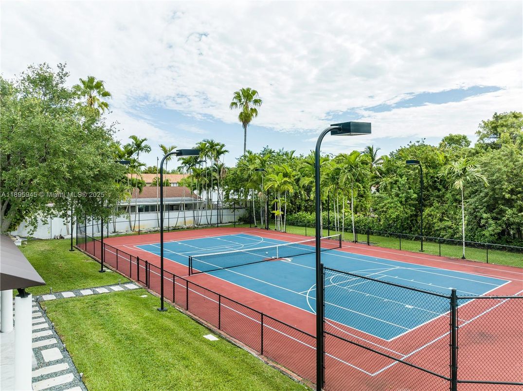 Exterior, Tennis Courts