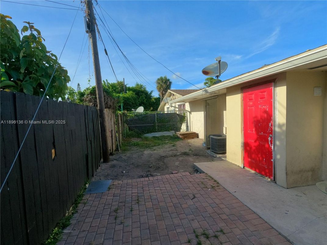 Backyard, Exterior