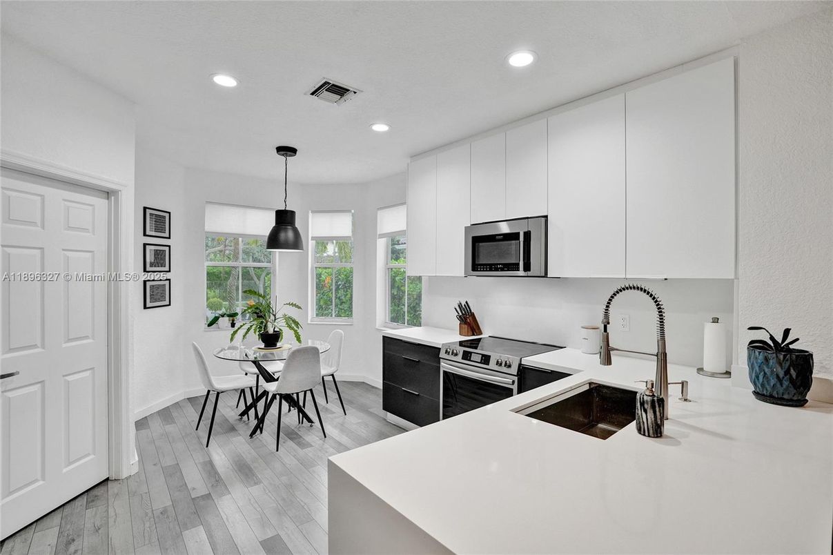 Dining room, Interior, Kitchen, Pendant Lights, Recessed Lighting, Stainless Steel Appliances, Wood Texture Flooring