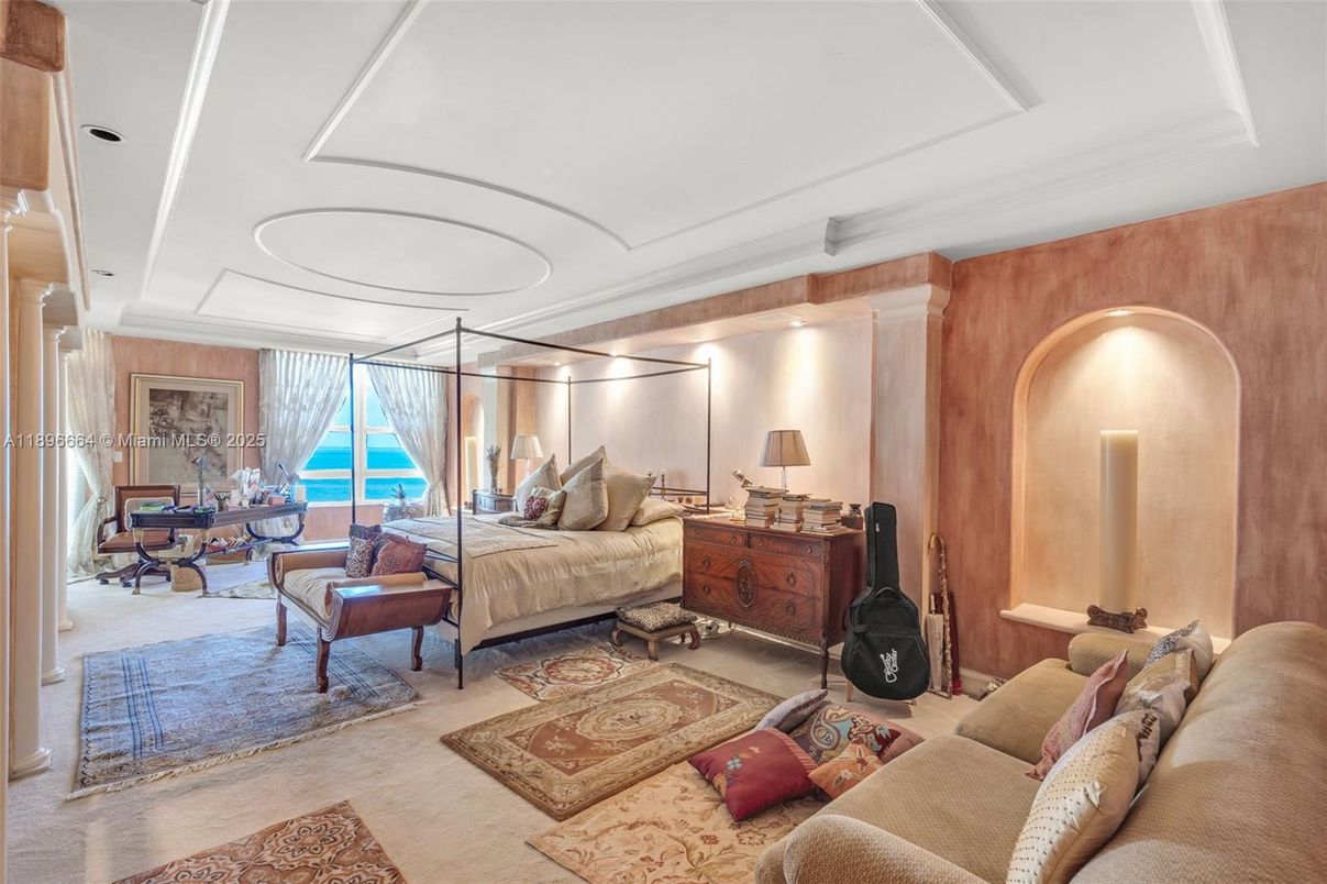 Bedroom, Dining room, Interior, Recessed Lighting