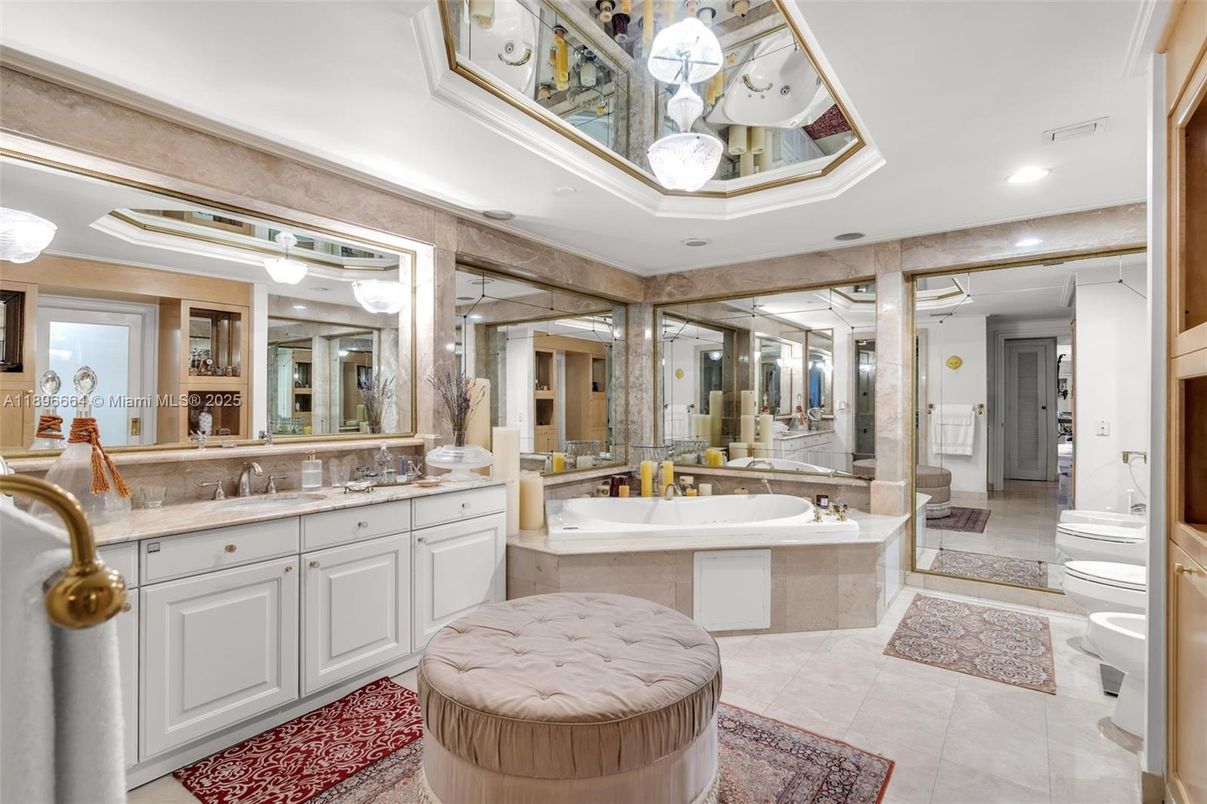 Bathroom, Dual Sink Vanities, Interior, Recessed Lighting