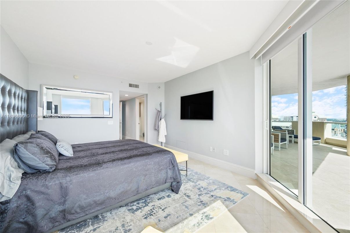 Bedroom, Interior, Recessed Lighting, Water