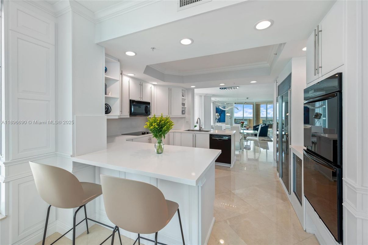 Dining room, Interior, Kitchen, Recessed Lighting, Stainless Steel Appliances
