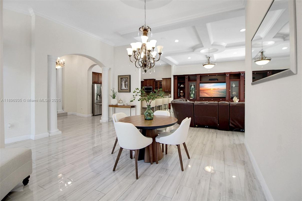 Chandelier, Dining room, Interior, Kitchen, Living room, Recessed Lighting, Wood Texture Flooring