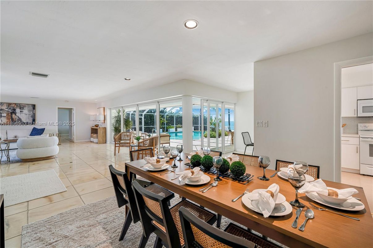 Dining room, Interior, Kitchen, Recessed Lighting, Water