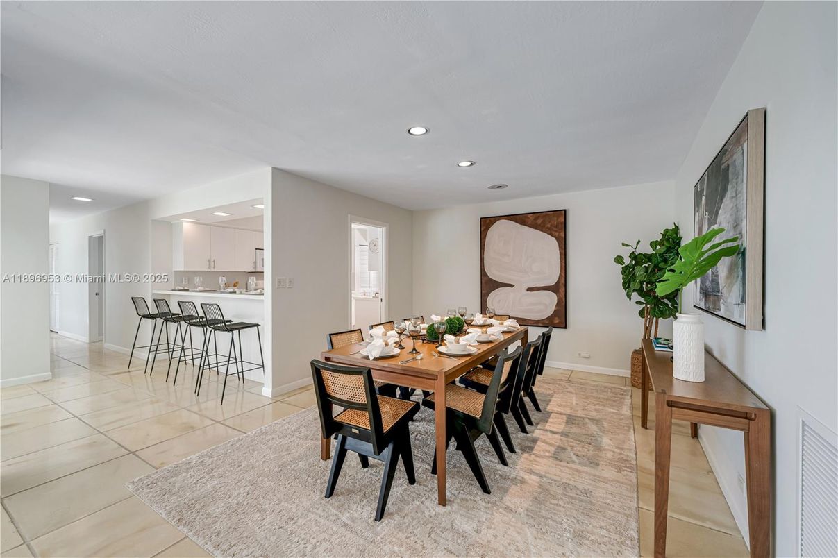 Dining room, Interior, Recessed Lighting