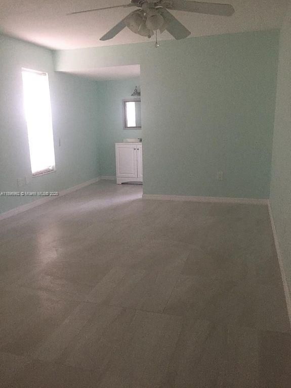 Empty room, Interior