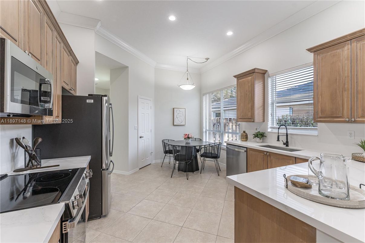 Dining room, Interior, Kitchen, Pendant Lights, Recessed Lighting