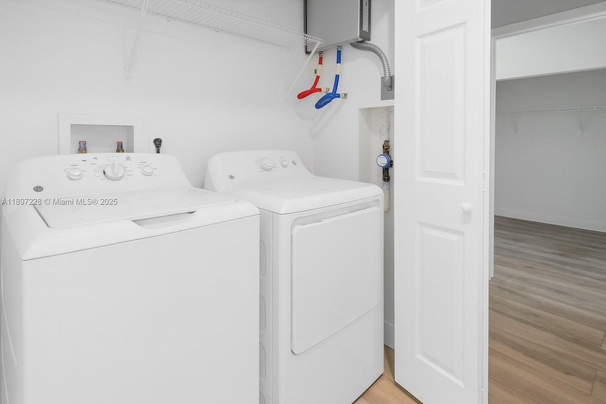 Interior, Utility Closets, Washer, Wood Texture Flooring