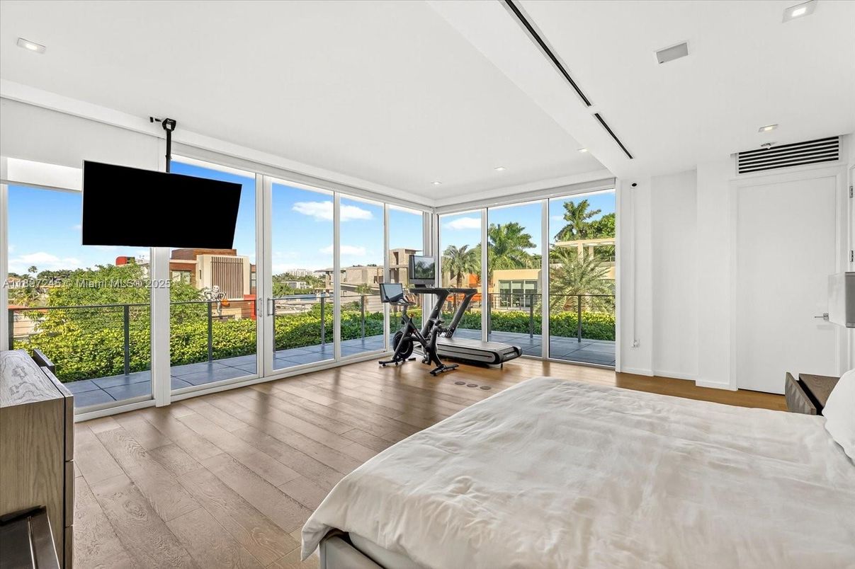 Bedroom, Fitness Equipment, Interior, Recessed Lighting, Wood Texture Flooring