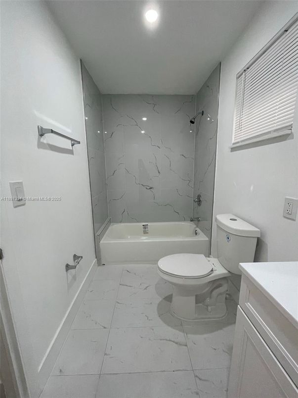 Bathroom, Interior, Marble, Marble Walls, Recessed Lighting