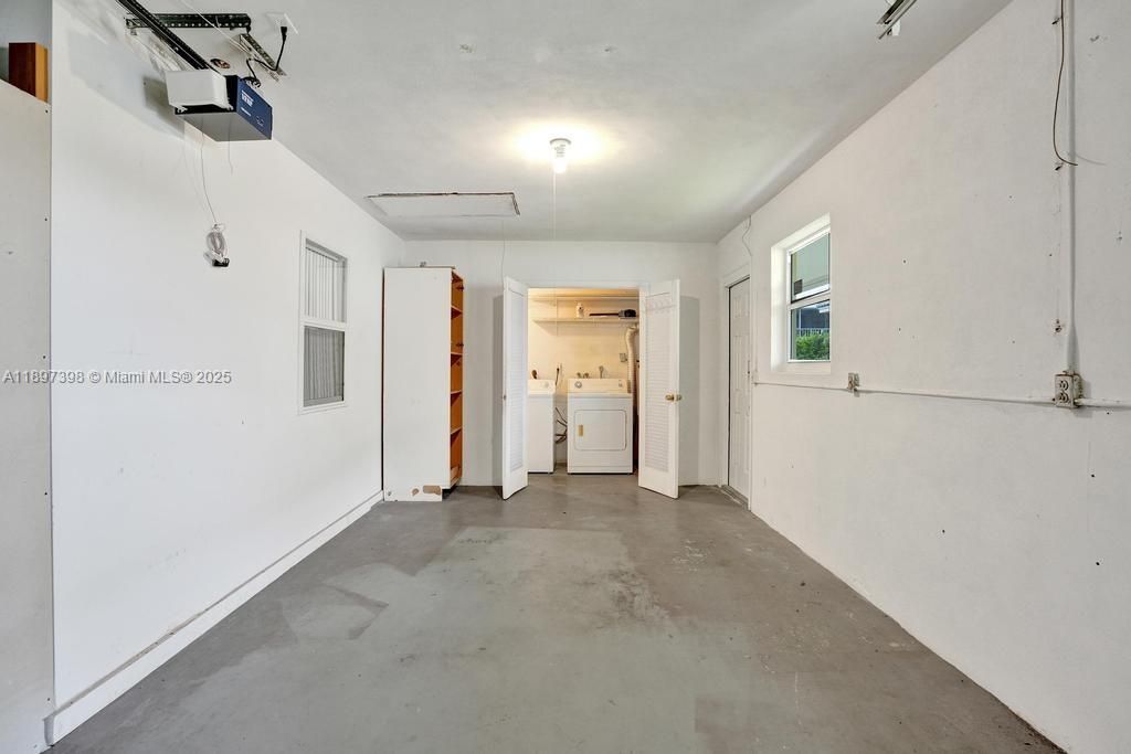 Empty room, Interior, Washer
