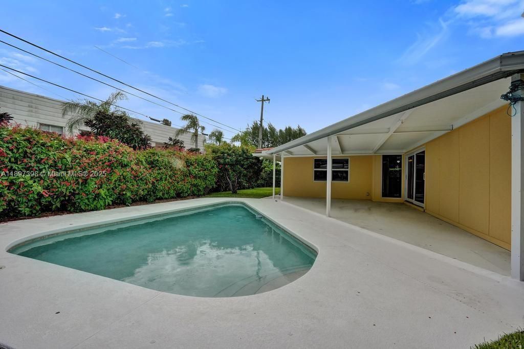 Exterior, Pool