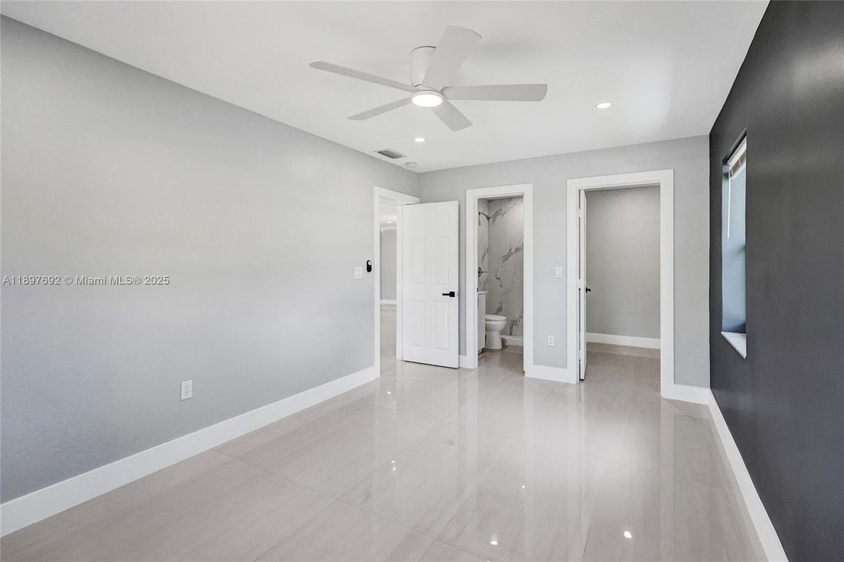 Bathroom, Empty room, Interior, Recessed Lighting