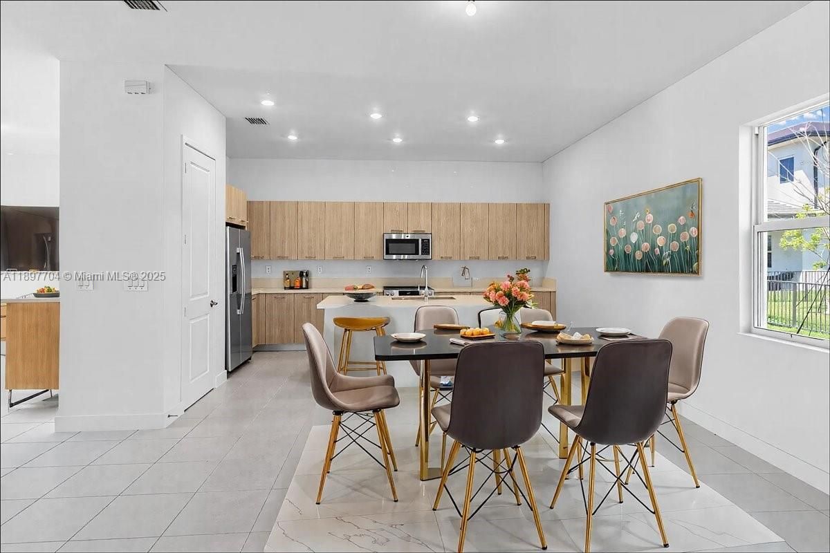 Dining room, Interior, Kitchen, Marble, Recessed Lighting