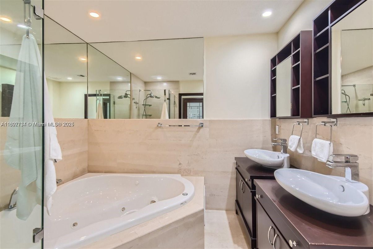 Bathroom, Dual Sink Vanities, Interior, Recessed Lighting