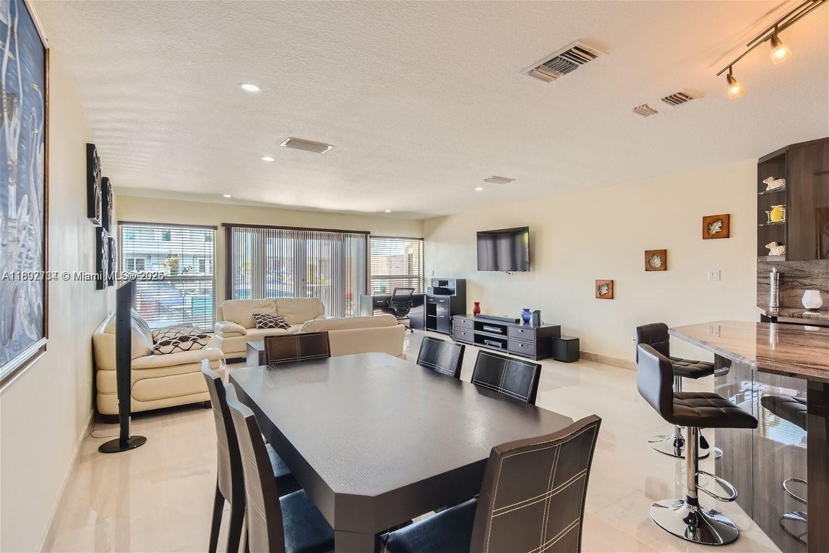 Dining room, Interior, Living room, Recessed Lighting