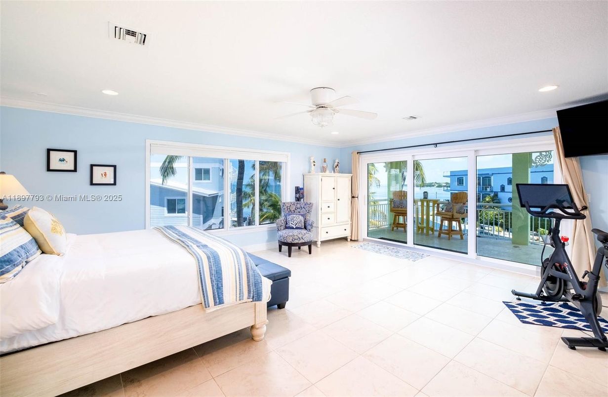 Bedroom, Fitness Equipment, Interior, Recessed Lighting, Water