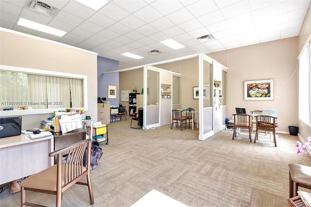 Home Office, Interior