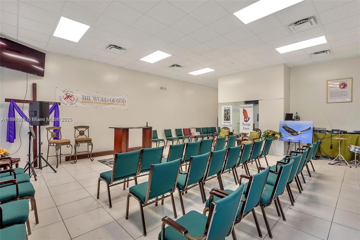 Dining room, Interior, Recessed Lighting