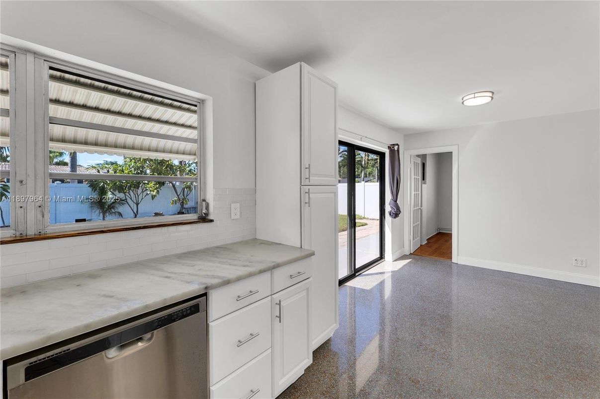 Empty room, Interior, Kitchen, Recessed Lighting