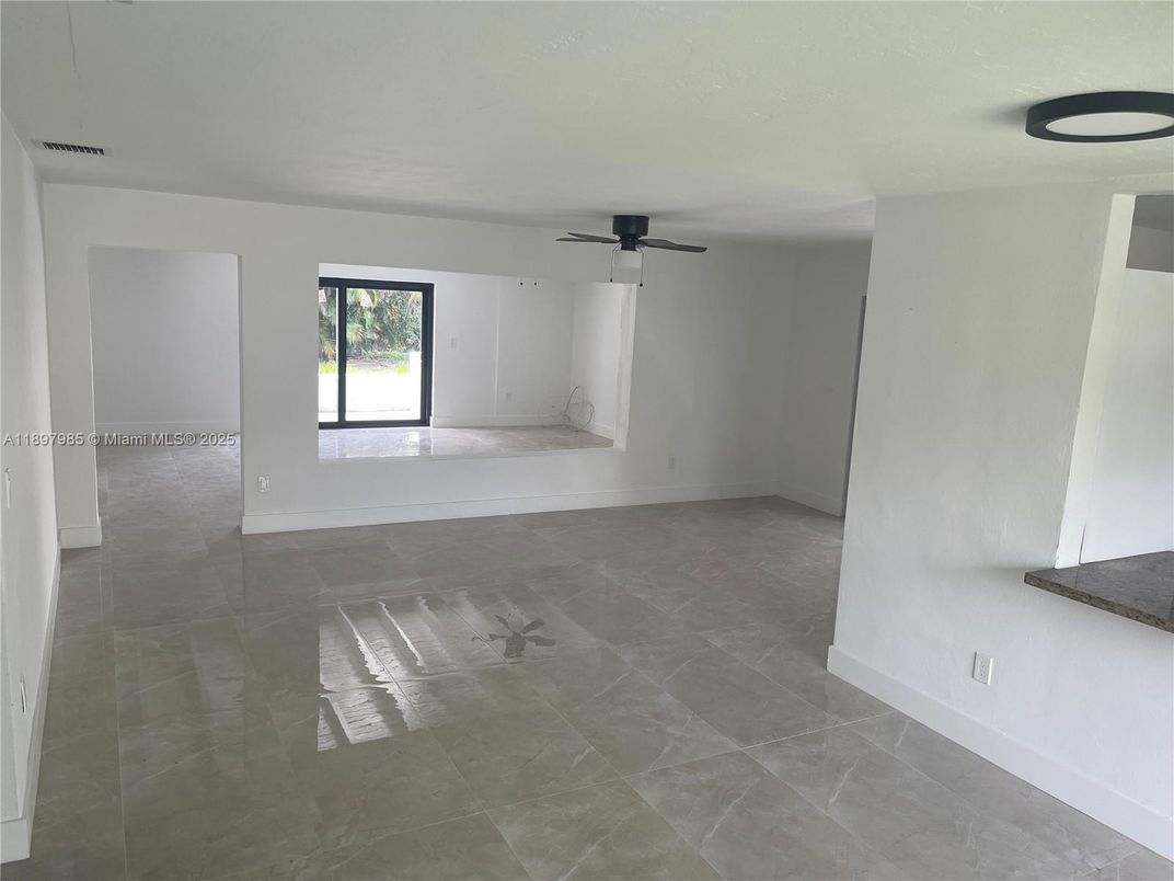 Empty room, Interior, Recessed Lighting