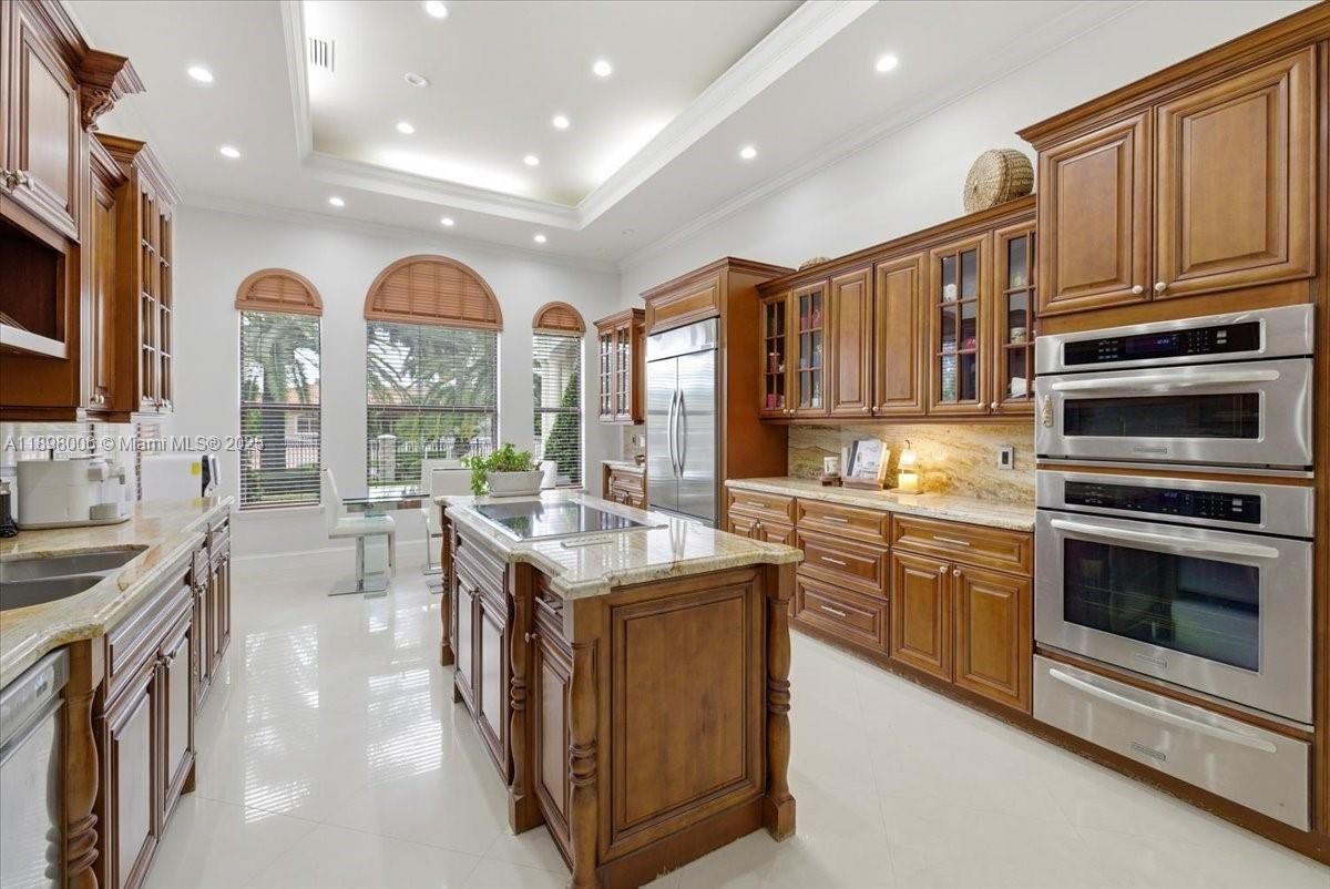 Dining room, Interior, Kitchen, Recessed Lighting, Stainless Steel Appliances