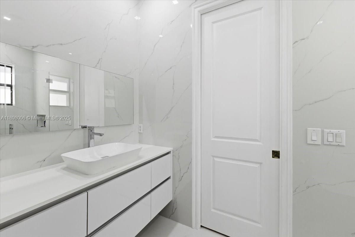 Bathroom, Interior, Marble Walls, Recessed Lighting